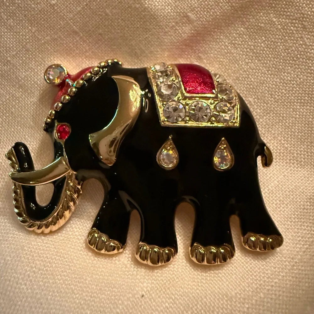 Vintage Elephant Brooch Enamel Black with Red and Clear Rhinestones and Gold - Picture 5 of 6